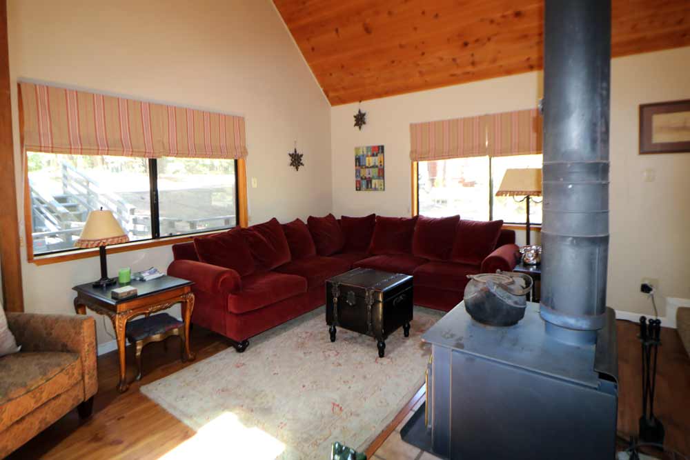 Arnold CA Real Estate livingroomTim & Lisa Muetterties CA DRE 00703737